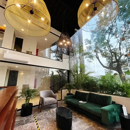 Urban Towers - Brand New Contemporary Apartment In Downtown