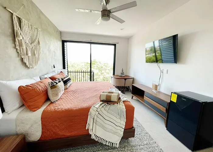 Urban Towers - Brand New Contemporary In Downtown